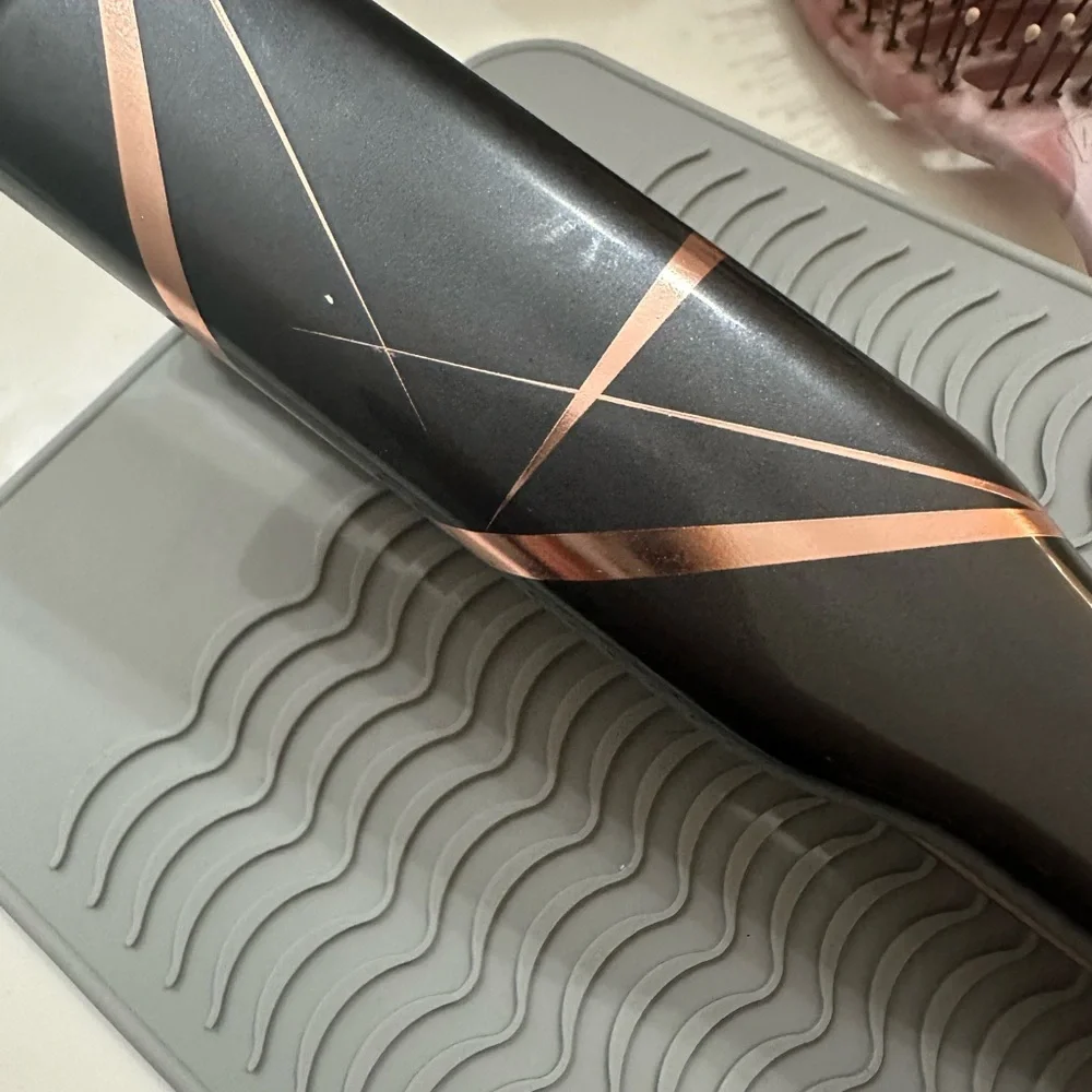 Paul Mitchell Pro Tools Flat Iron in Black and Pink - Picture 5 of 6